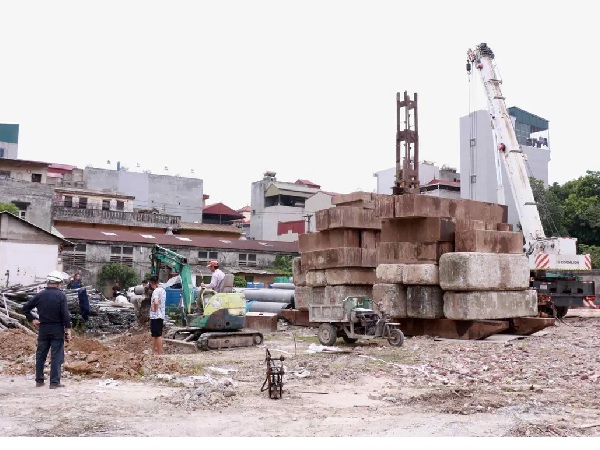 Công trường dự án cao tốc kết hợp đường sắt đô thị V+: Vượt khó để bám tiến độ